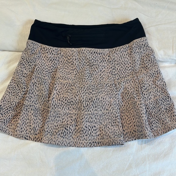LULULEMON SIZE 2TALL SKIRT - Picture 2 of 5